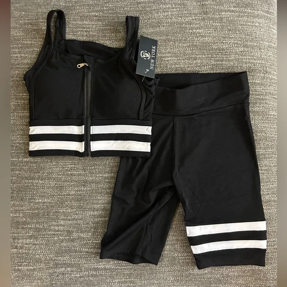 New York Black and White Activewear Set - Picture 1 of 2